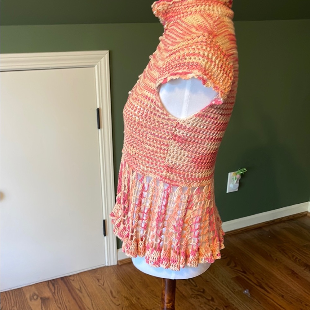 Elegant Crochet Free People Women's Top in coral, pink and Cream - Picture 4 of 12